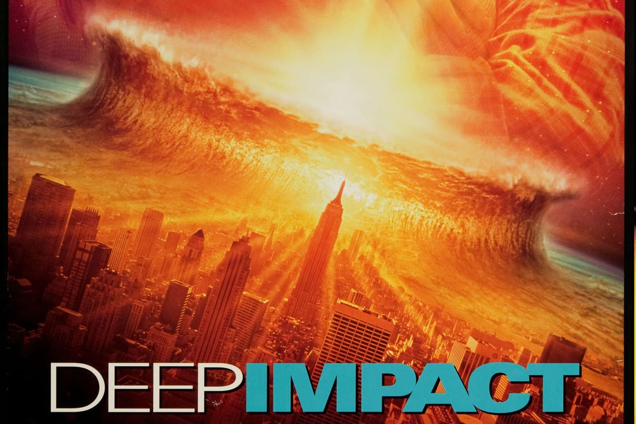 El mismo año que Armageddon, 1998, otro asteroide golpeó la pantalla grande en Deep Impact, ¡qué originales!