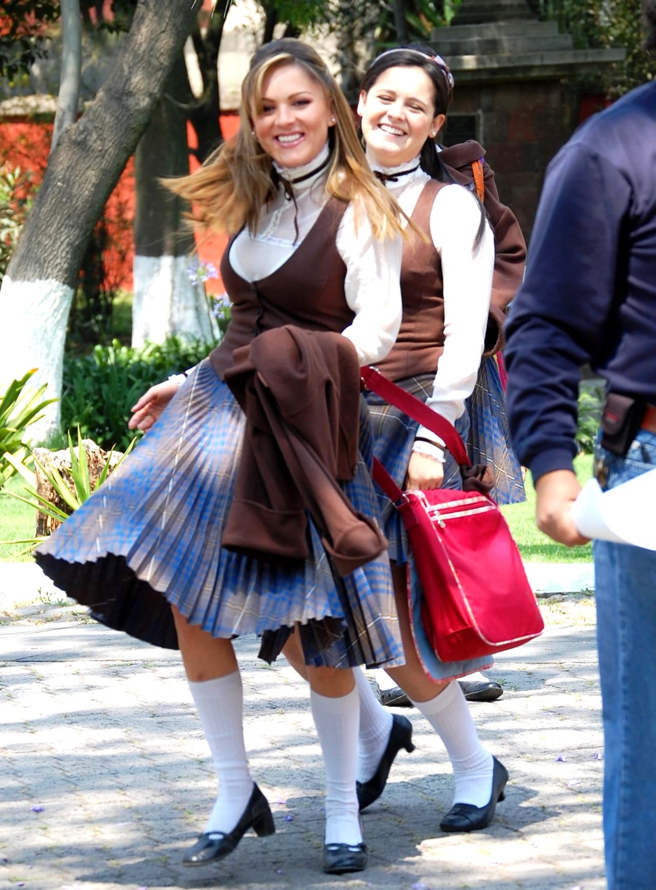 Aquí aparece con, Alisson Lozz en la telenovela En nombre del amor (2008).