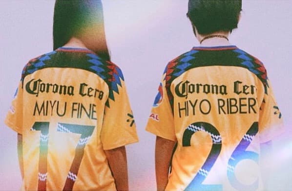 Incluso tienen sus uniformes personalizados.