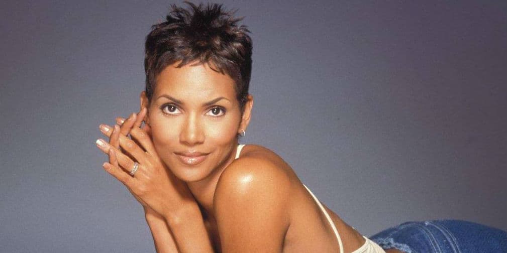 4. Halle Berry: La hermosa actriz norteamericana tiene un pequeño sexto dedo en sus dos pies