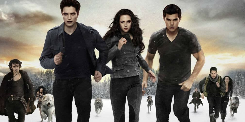 1. Robert Pattinson y Kristen Stewart: La pareja se enamoró en Crepúsculo. Se pensó que era publicidad, pero el romance se hizo más fuerte.
