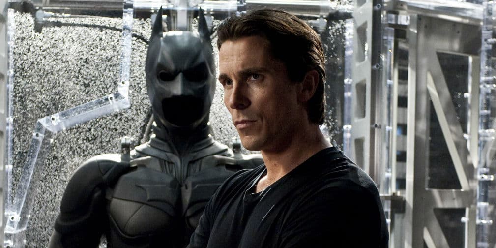 5. Christian Bale: El actor lleva a la perfección la dualidad entre Bruce Wayne y el superhéroe protector Batman.