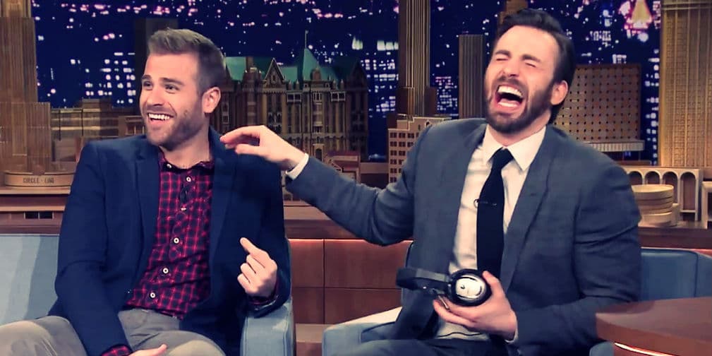 3. Chris Evans y Scott Evans: La estrella de Avengers dice que su hermano gay y amigos son mega divertidos.