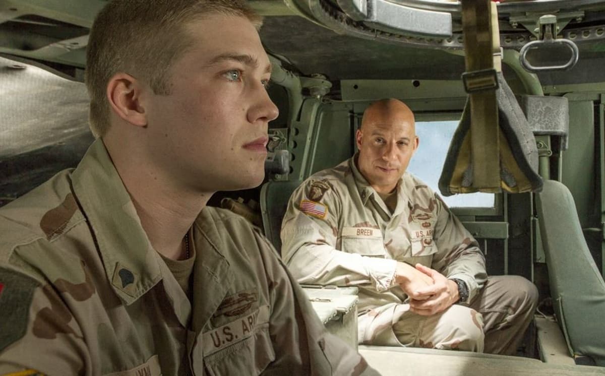 Joe Alwyn y Vin Diesel en Billy Lynn Honor y Sentimiento