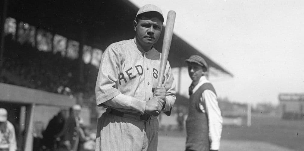4. Babe Ruth: Fue enviado a un orfanato cuando tenía 7 años. Entre sus clases aprendió a jugar baseball.