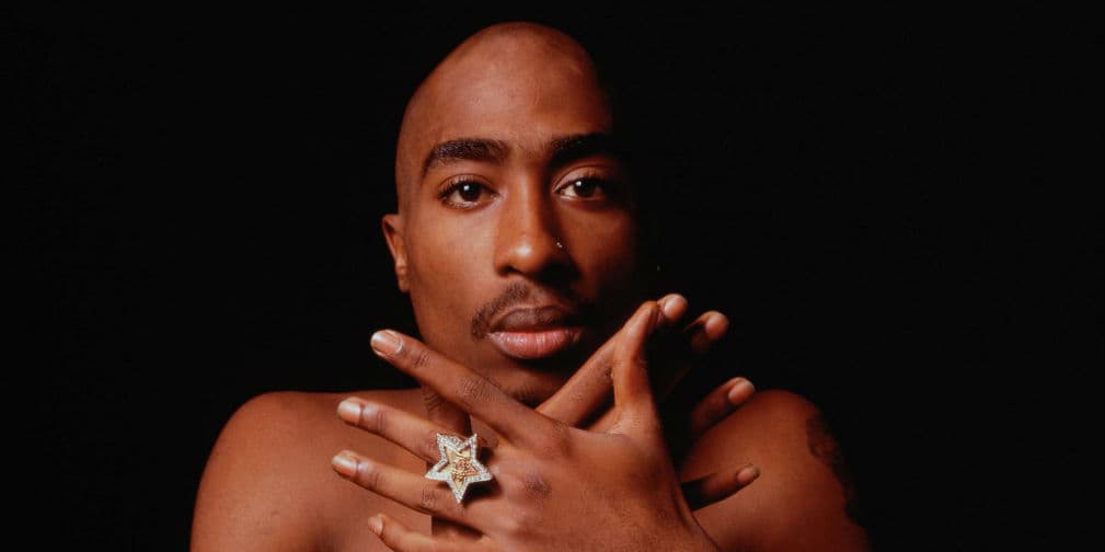 5. Tupac Shakur: El músico recibió varios disparos afuera de un club de Las Vegas y murió a los 25 años.