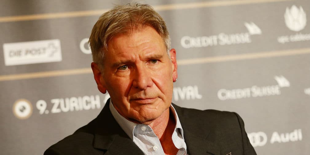 2. Harrison Ford: Filmando Star Wars en 2014, una puerta del famoso Halcón Milenario cayó sobre él.