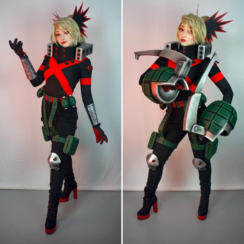 Aquí puedes ver una muestra más amplia de cómo se ve el cosplay a profundidad, desde los zapatos hasta los accesorios del peinado, que por supuesto son dignos de una diosa de la destrucción como esta versión de Bakugo que nos gustaría ver en My Hero Academia.