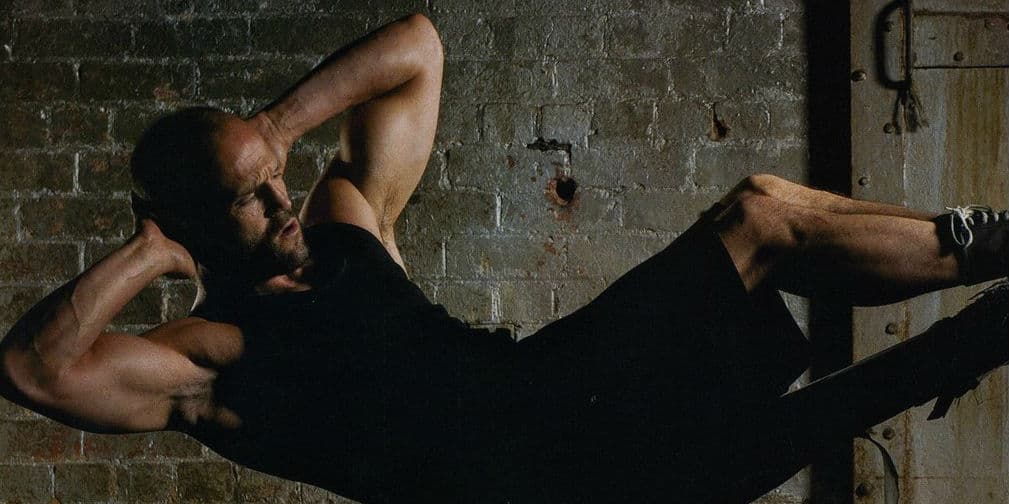 7. ÉL: ¿No va a tomar nota? STATHAM: ¿Tengo pinta de llevar un lápiz?