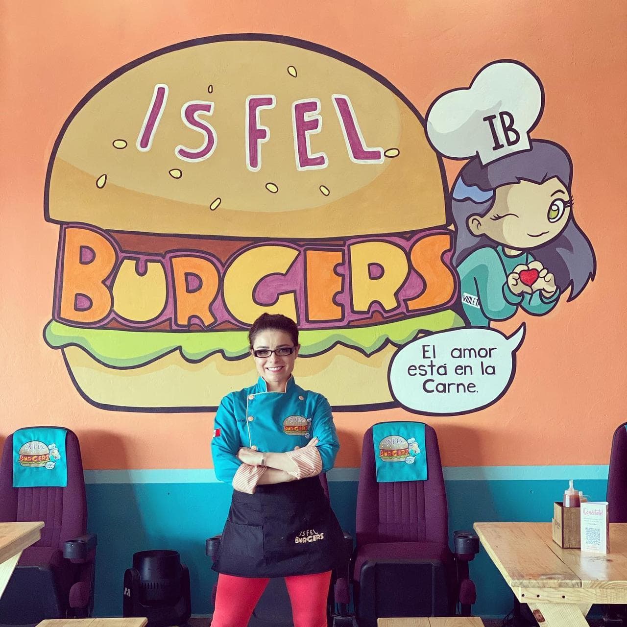 ¿Y por qué hicieron esta apuesta? Por si no lo sabías, Violeta tiene prepara estas delicias en su negocio "Isfel Burgers".
