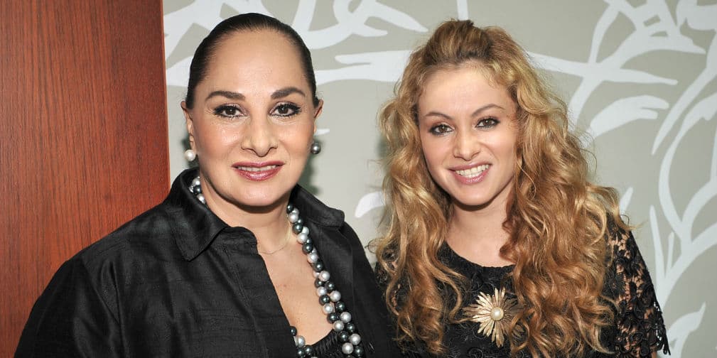 10. Paulina Rubio: La Chica Dorada siempre busca la manera de vivir en la misma ciudad para apoyarse.