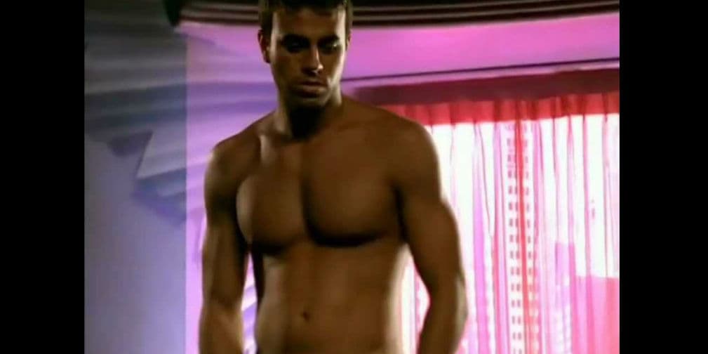 ¡Video censurado! El clip del tema Sad Eyes fue prohibido, en él Enrique se toca y aparece semi desnudo.