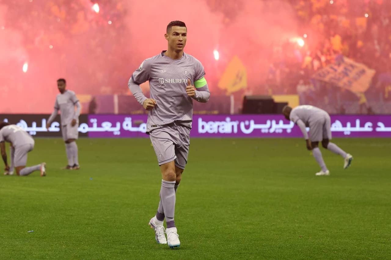 Ronaldo da victoria al Al Nassr con 4 goles y así reaccionan en redes
