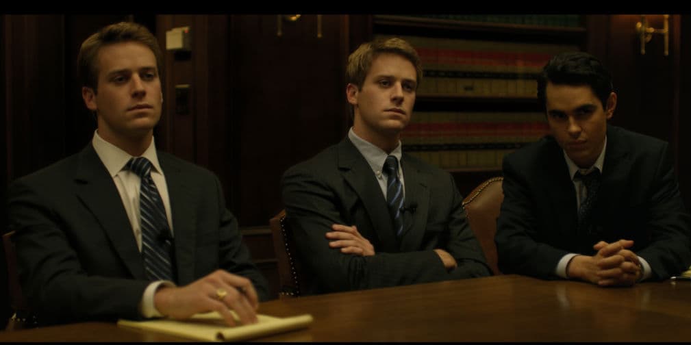 9. Armie Hammer: Interpreta a unos hermanos que acusan a Mark Zuckerberg de robarles la idea de Facebook.