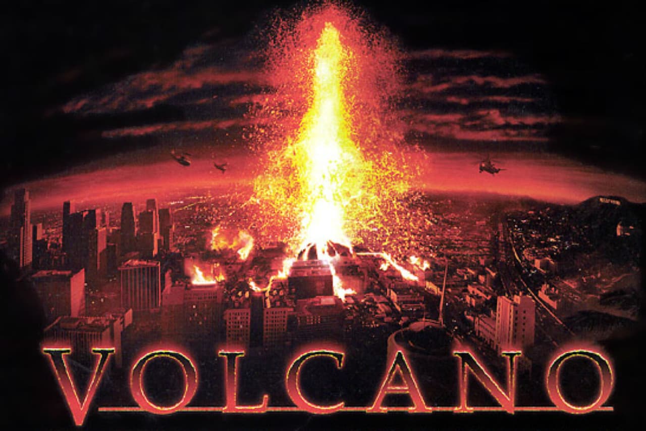 En 1997, Tommy Lee Jones se quemó las pestañas con Volcano, un desastre en pleno Los Ángeles.