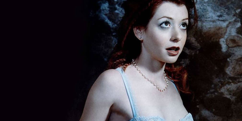 En 2004 realizó su debut en el West End de Londres, gracias a When Harry Met Sally..., junto a Luke Perry.