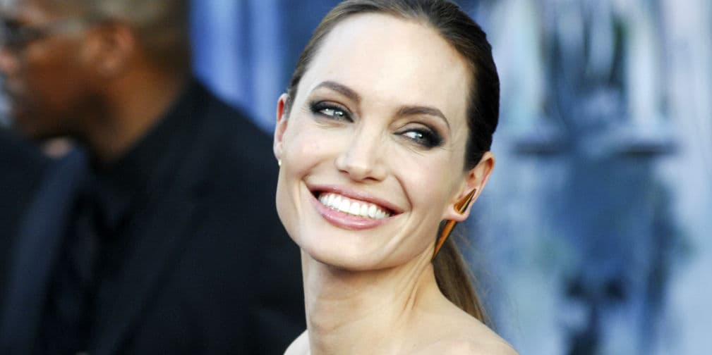 13. Angelina Jolie: No estoy segura de que hubiera un momento concreto que cambiara mi vida; pero practiqué el sexo por primera vez a los 14.