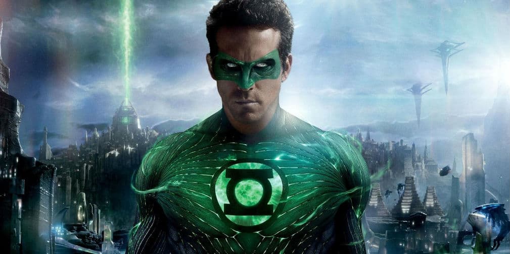 9. Ryan Reynolds: En plena filmación de una escena de Green Lantern, el actor se dislocó el hombro. ¡Auch!