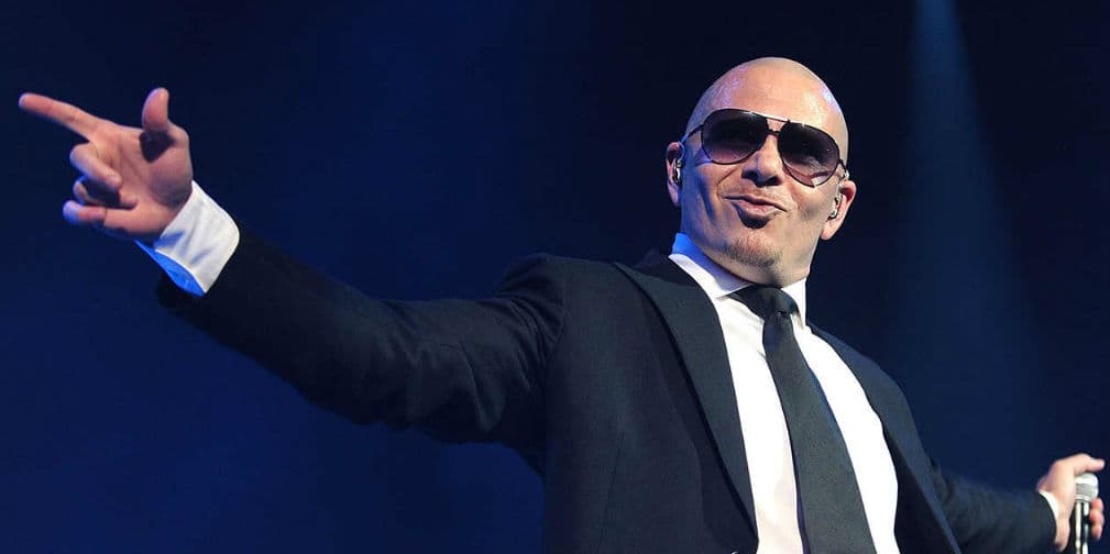 Pitbull (33): ¡Dale! El rapero y compañero de dueto de innumerables artistas es todo un casanova con sus gafas oscuras.