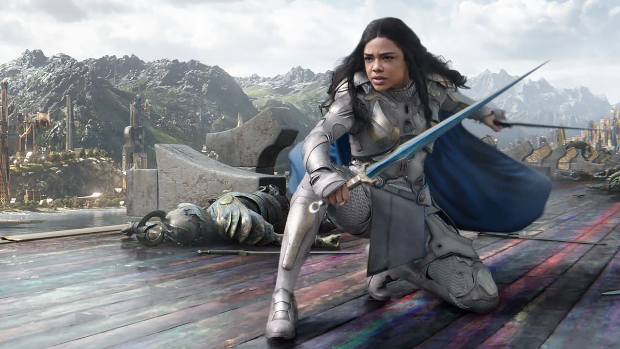 Por medio de un viaje a través del bifröst para presentarte su trabajo como Valquiria (Tessa Thompson) en el Universo Cinematográfico de Marvel.