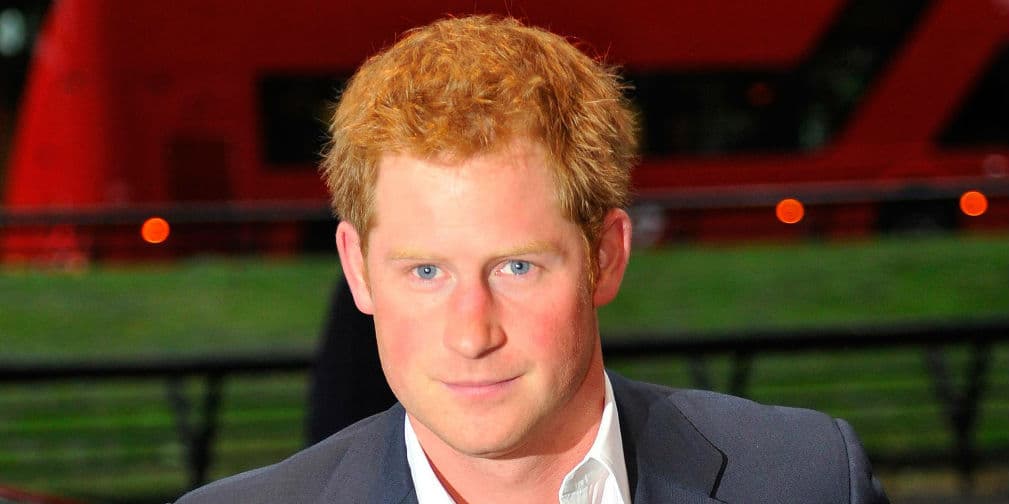 10. Príncipe Harry (Gales): Es el hijo menor de Carlos, Príncipe de Gales y Diana, Princesa de Gales.