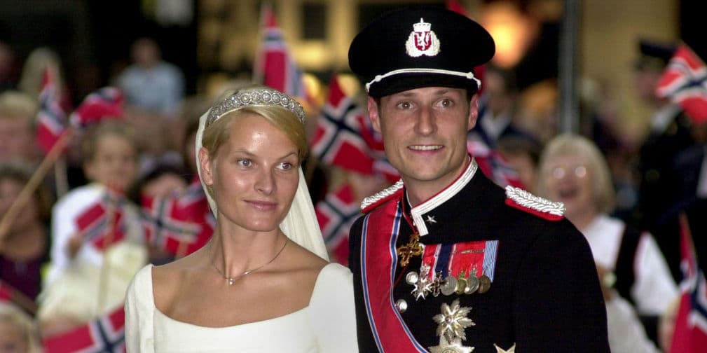 9. Mette Marit Tjessem Hoiby (Princesa de Noruega): Conoció al príncipe Haakon Magnus en un festival de rock.