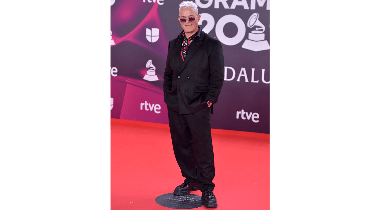 Alejandro Sanz en la alfombra roja de los Latin GRAMMY 2023