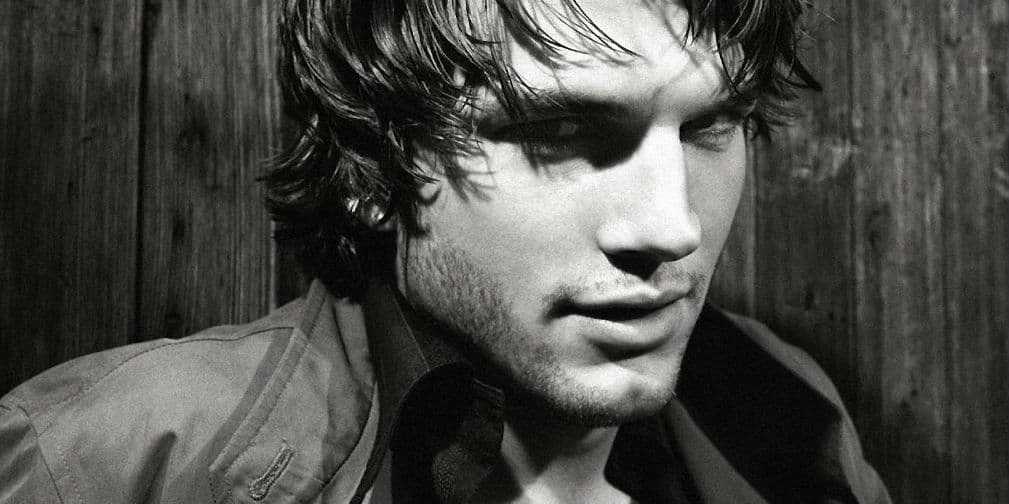 En 2003 empezó a salir con Demi Moore y se casaron el 24 de septiembre de 2005 en una ceremonia privada.