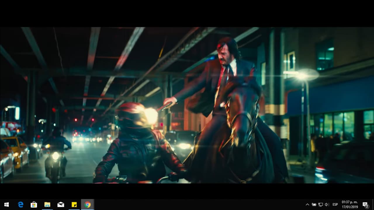 John Wick mata a sus enemigos hasta montado a caballo