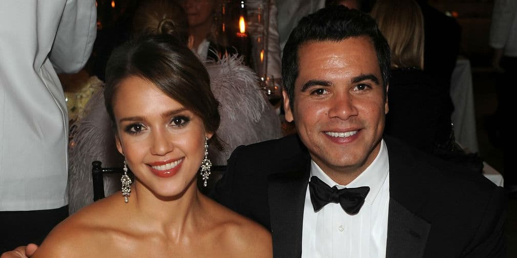 17. Jessica Alba: Se casó con el productor Cash Warren en 2008. Tienen dos hijos.