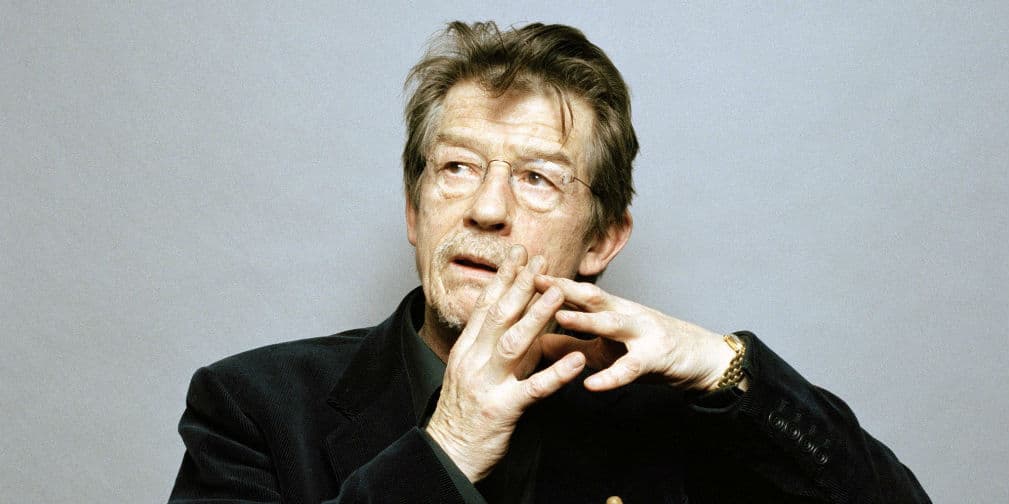 1. John Hurt (40 muertes): Este veterano actor falleció en cuarenta películas, entre ellas Hellboy y V for Vendetta.