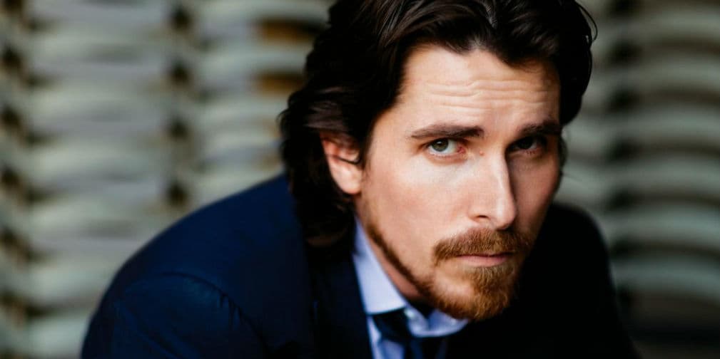 4. Christian Bale: En 2008, el actor fue detenido por la policía británica tras golpear a su madre y a su hermana.