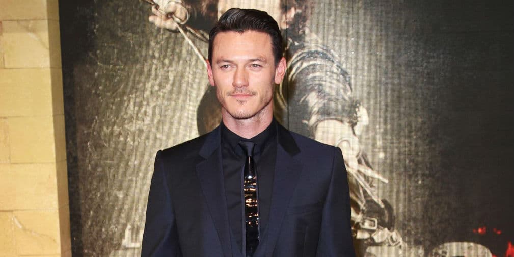 En 1997 obtuvo una beca para estudiar en el London Studio Centre en Kings Cross. Se graduó en 2000.