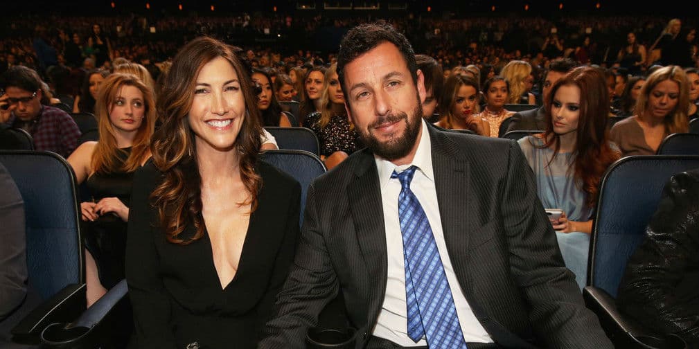 18. Adam Sandler: Conoció a su esposa durante la película Big Daddy. Jackie apareció como extra en la cinta.