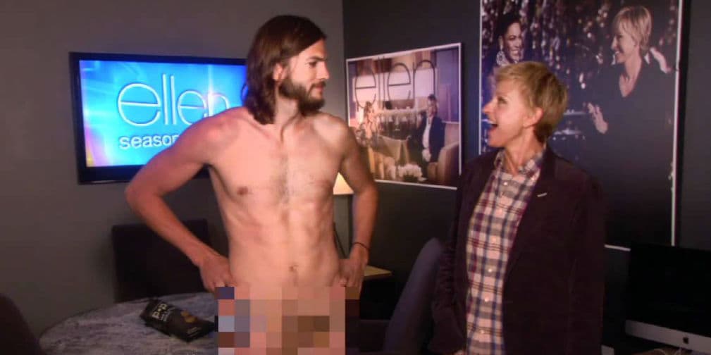 Desde 2012 mantiene una relación con la actriz Mila Kunis. ¡Acá de presumido con Ellen DeGeneres!