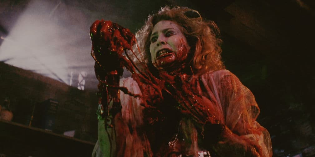 8. Gloria (Bride of Re Animator): La sensual creación del Dr. West, armada con diferentes partes de otros cuerpos.