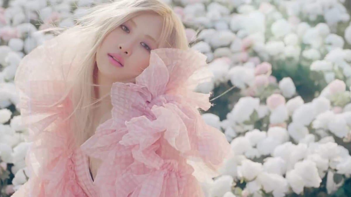 Rosé de BLACKPINK debuta como solista con ‘On The Ground’ y rompe Internet
