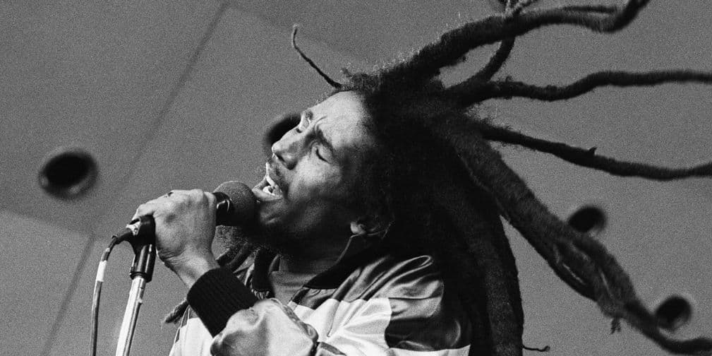 5. Bob Marley: El cantante de reggae tuvo ingresos superiores a los 20 millones de dólares.