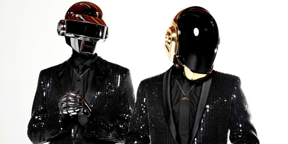 16. Daft Punk: El dúo electrónico francés es a prueba de todo, ya que son amigos desde finales de los noventas.