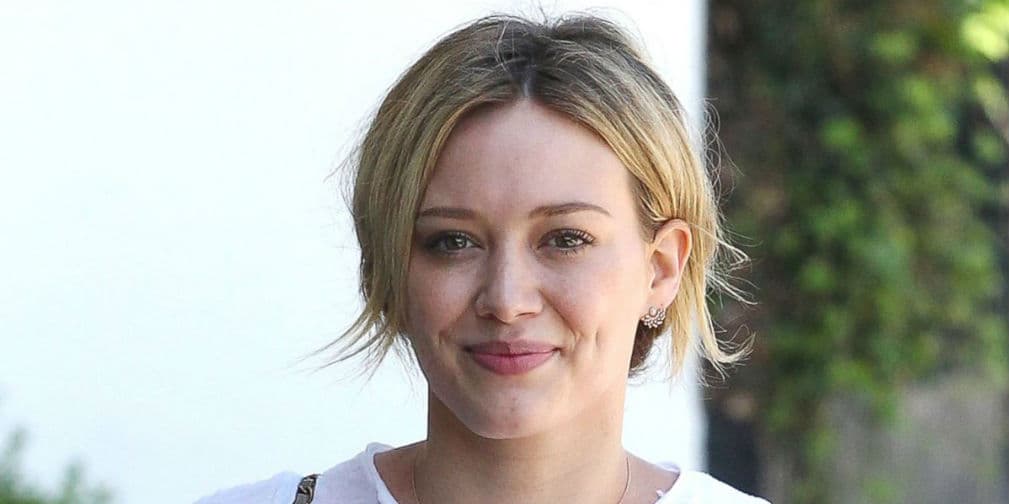 10. Hilary Duff: La cantante de Sparks parece una adolescente sin el maquillaje, muy linda.