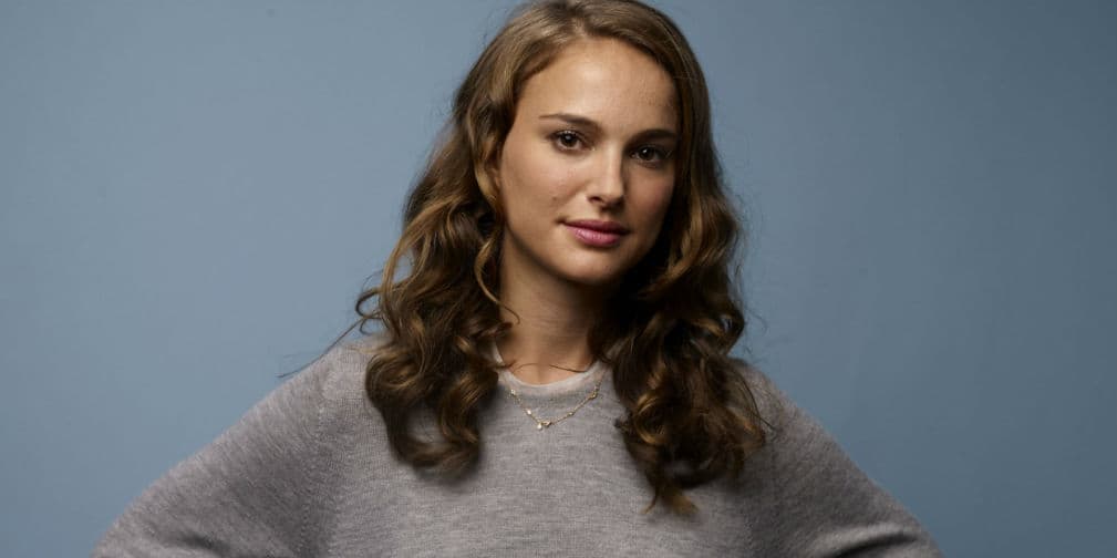 2. Natalie Portman: Nadie pone en duda la elegancia de la actriz, pero se vería más linda sonriendo libremente.