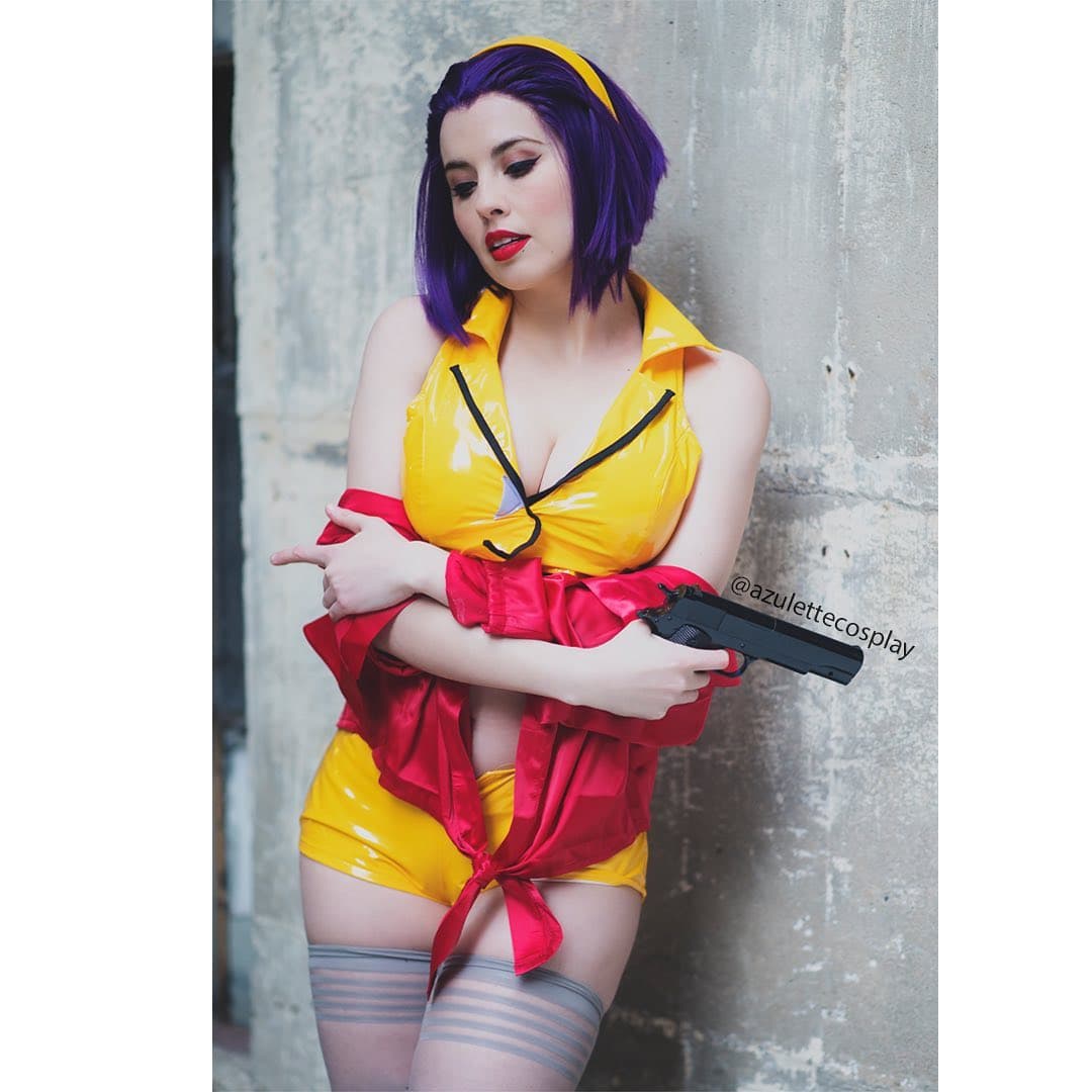 El vestuario y los detalles hacen que sus fotos sean de gran calidad. En esta foto es Faye Valentine del anime de culto Cowboy Bebop.