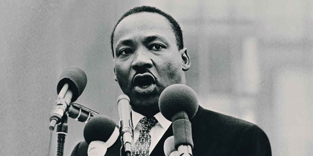 5. Martin Luther King: El activista social en el año 1955 llegó a ser Doctor en Filosofía.