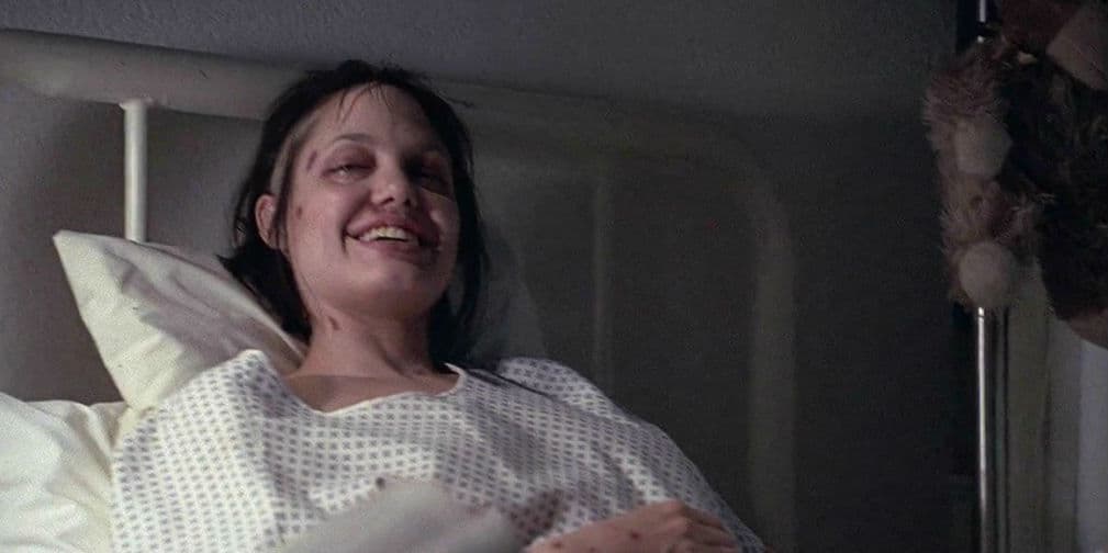 GIA (1998): Da vida a Gia Marie Carangi, una modelo contagiada de VIH por un aguja infectada y que muerea los 26 años.