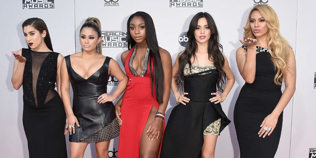 10. Fifth Harmony (American Music Awards): Estas chicas parecían de cinco grupos distintos. ¡Ni a cuál irle!