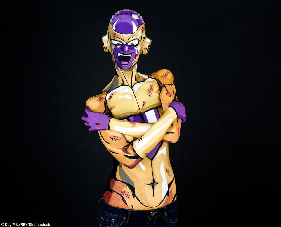Acá la misma Kay se transformó en Golden Freezer, un personaje de 'Dragon Ball Super'.
