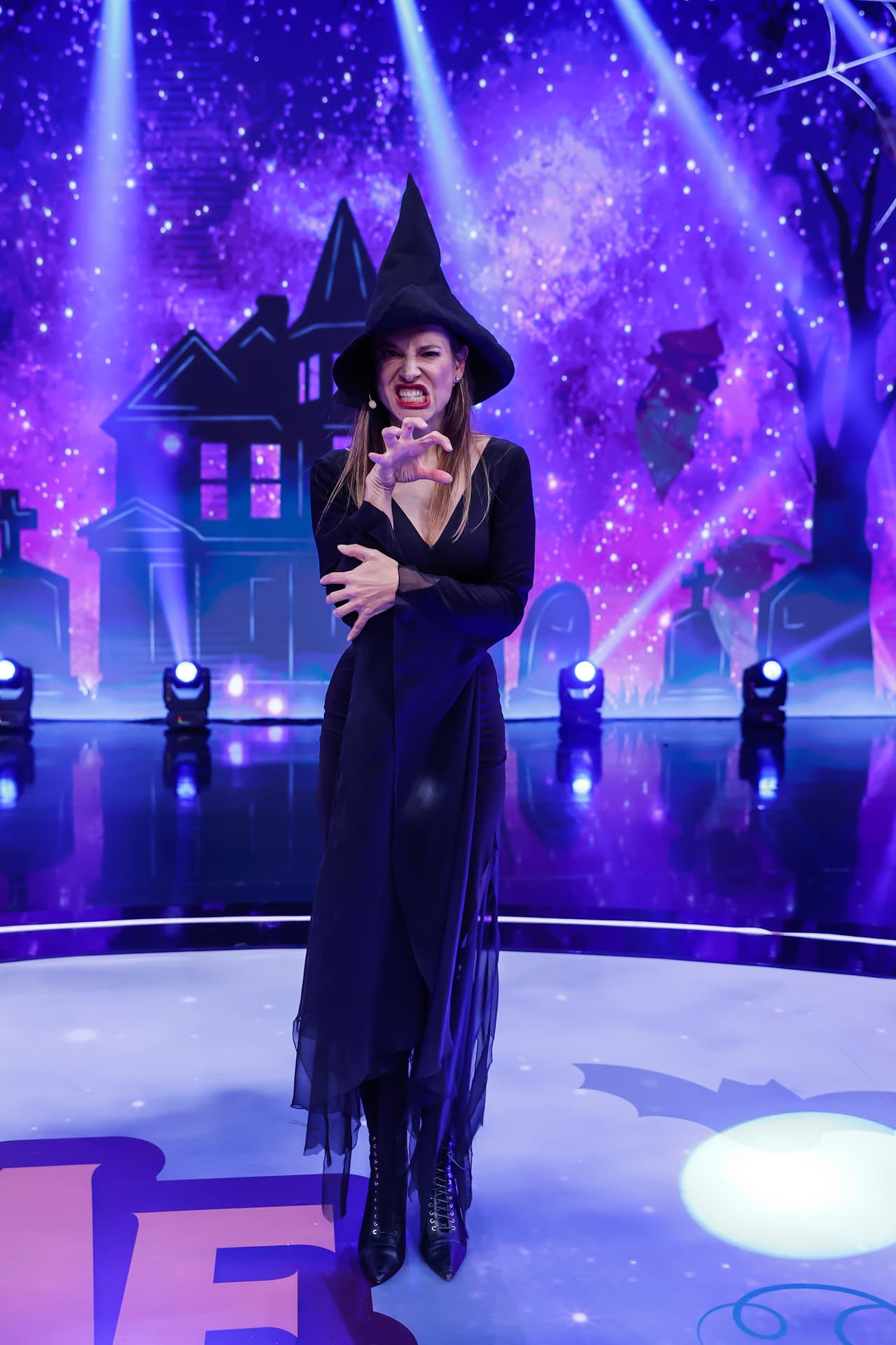 Gaby Platas salió como bruja, uno de sus personajes favoritos para disfrazarse.