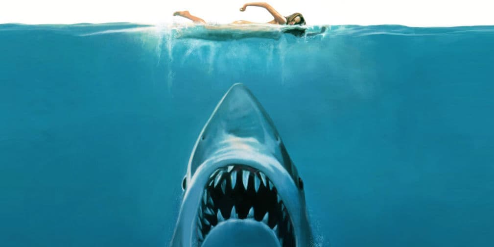 En 1975, el director Steven Spielberg presentó al mundo la películas de tiburones por excelencia: JAWS.