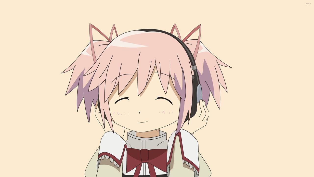 Madoka era una adolescente japonesa relativamente normal hasta que Kyubei la convenció de convertirse en una chica mágica, sin saber el precio.