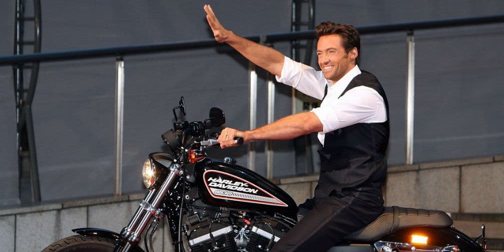 16. Hugh Jackman: El actor no pierde el estilo en su moto, que uso también en X Men Origins: Wolverine.